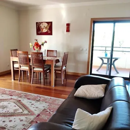 2 Bedroom Floor In Албуфейра