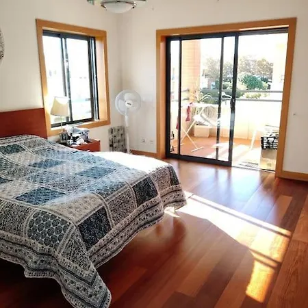 2 Bedroom Floor In * Албуфейра